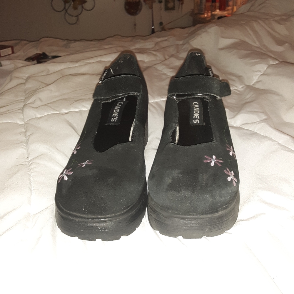 Children Shoes - Picture 5 of 6